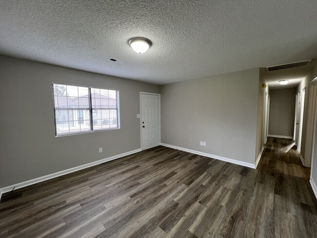 Building Photo - 305 Rustic Rd  REDUCED $25 APPLICATION FEE