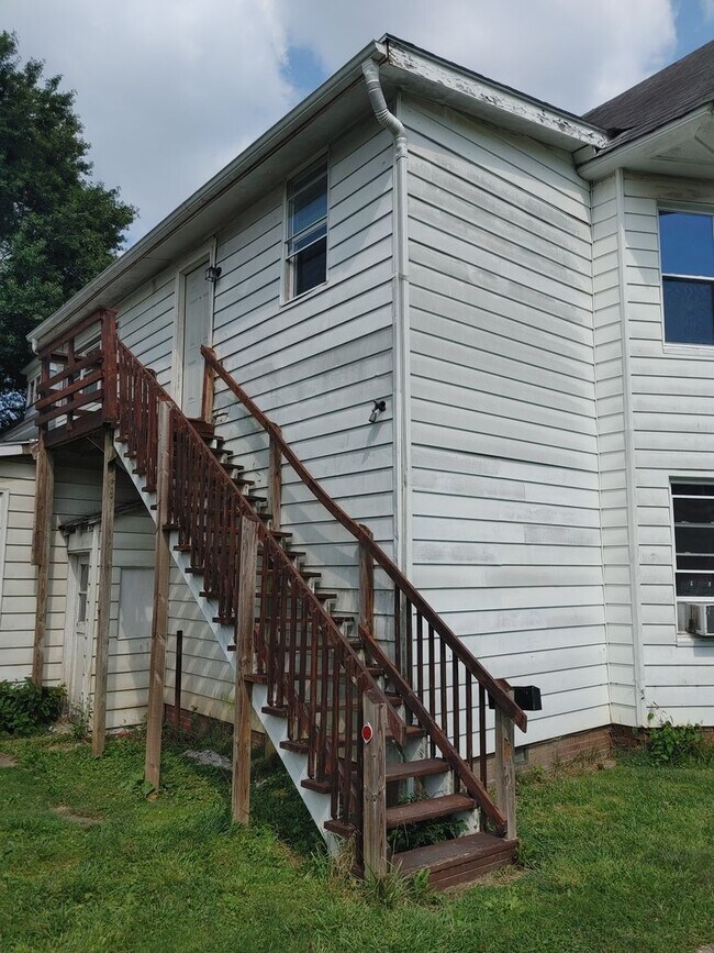 Building Photo - 1027 Lynn Street