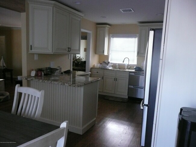 Building Photo - 8 Muriel Dr