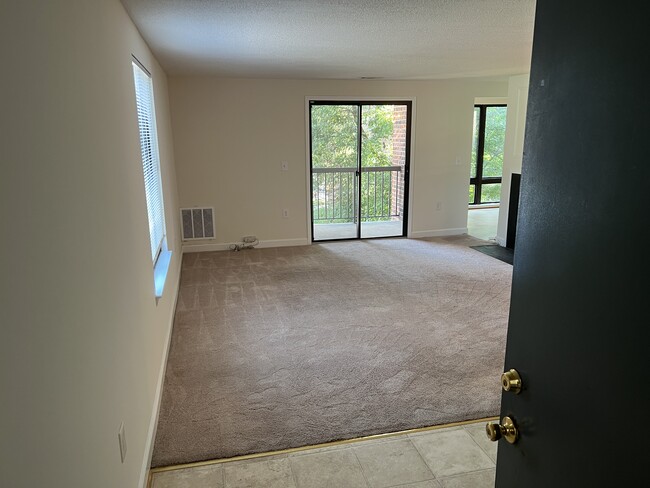 Building Photo - 18001 Chalet Dr