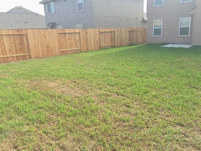 Foto del edificio - 5303 Long Arbor Ln