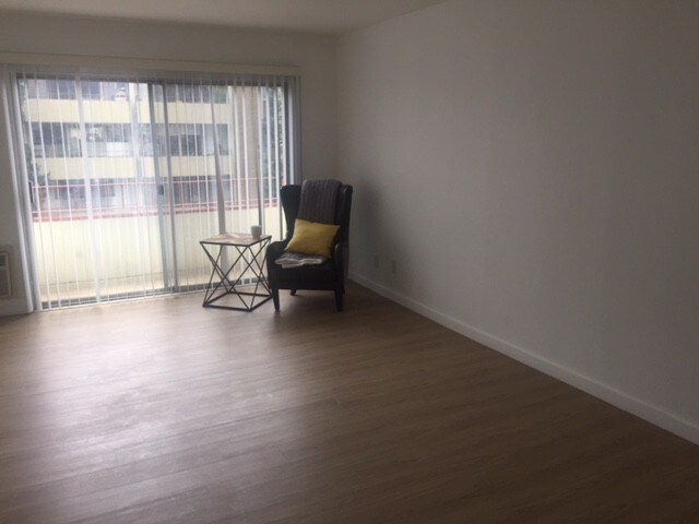 Foto principal - 10919 Wellworth Ave