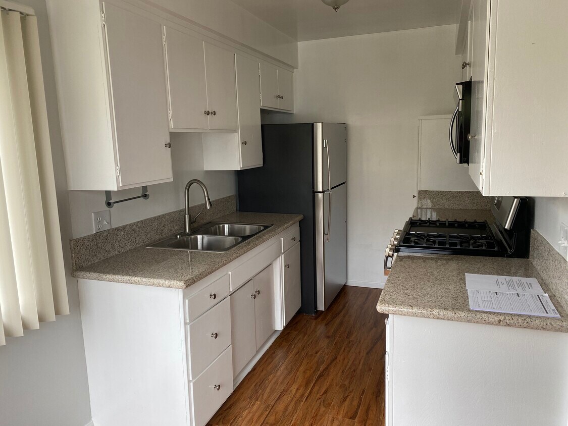 Kitchen - 523 N Wilson Ave