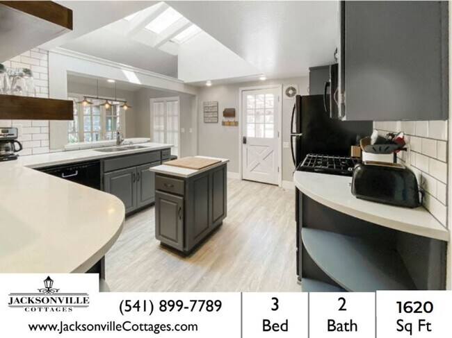 Building Photo - Garfield House: Furnished, Large private lot across from Golf Course $300 Utility Fee