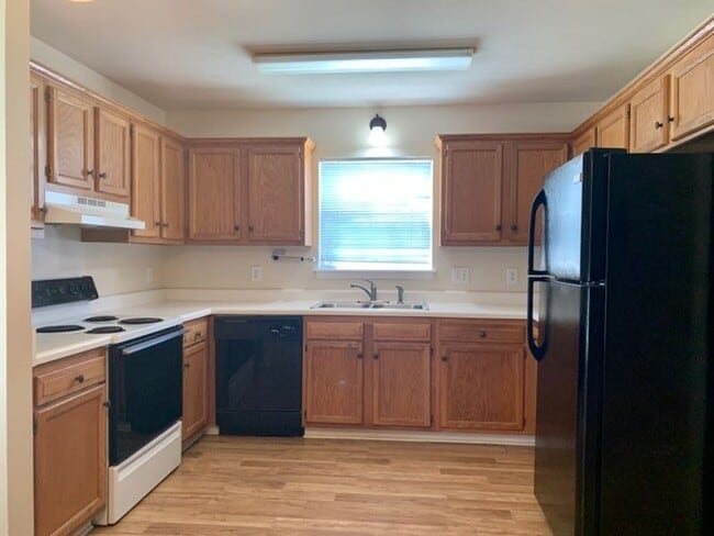 Building Photo - 2/2 For Rent in Barnett Bend!