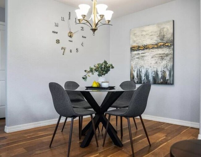 Building Photo - Chic condominium nestled in a great commun...