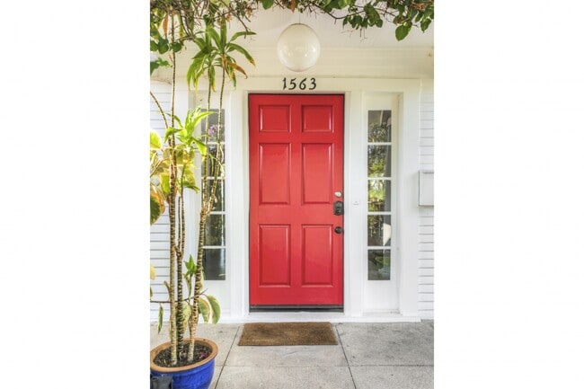 Foto del edificio - 1563 Lucretia Ave