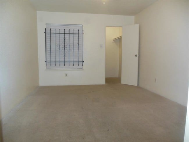 Building Photo - 6500 Sands Point Dr
