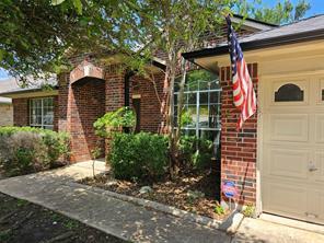 Building Photo - 2204 Zoa Dr