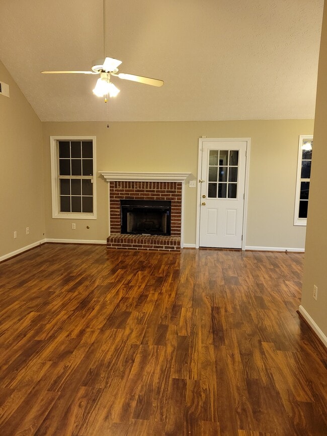 Living Room - 119 Bay Court Dr