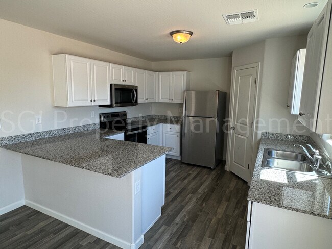 Building Photo - Gorgeous Casa Grande home ready for move in