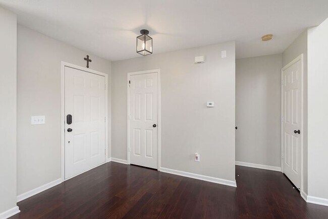 Foto del edificio - Beautiful updated home in West Carmel!