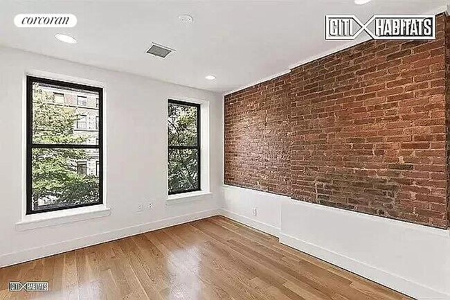 Building Photo - 2111 5th Ave