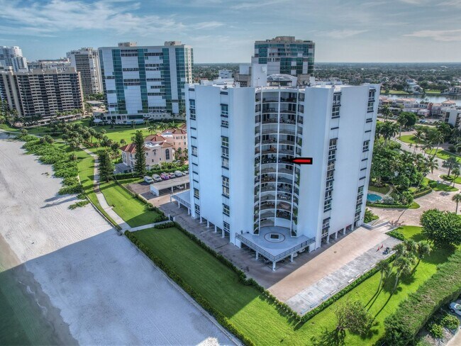 Foto del edificio - PRICE REDUCTION! $8,000/mo. -  Beach-front...