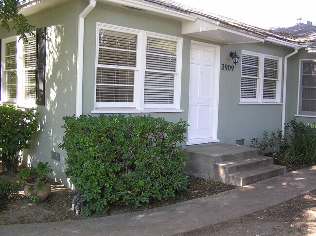 Foto del edificio - 3909 W Chandler Blvd