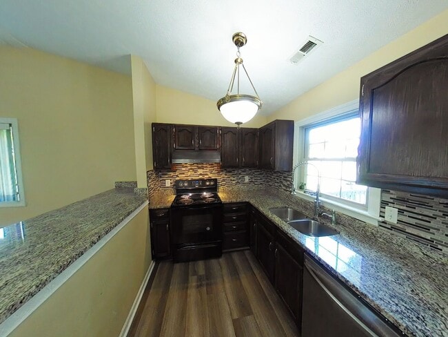 Foto del edificio - Upgraded 4 bedrooms Raintree Villas Ranch ...