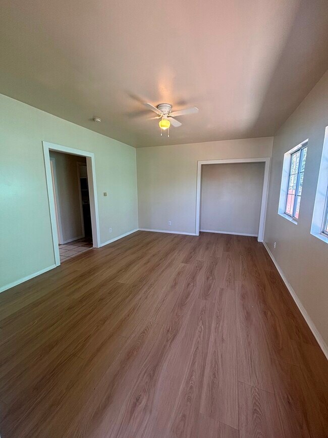 Foto del edificio - 1317 E 110th St