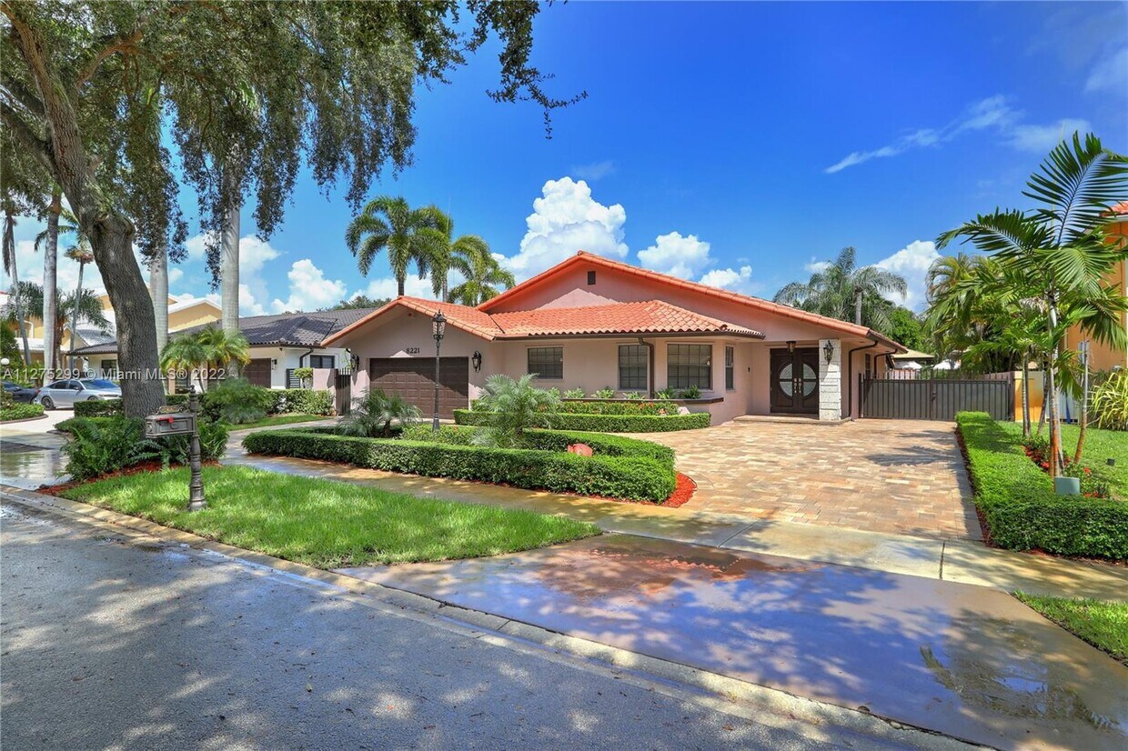8221 NW 165th Terrace, Hialeah, FL 33016 House Rental in Hialeah, FL