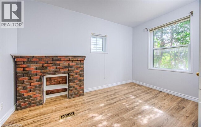 Building Photo - 93 Water St S