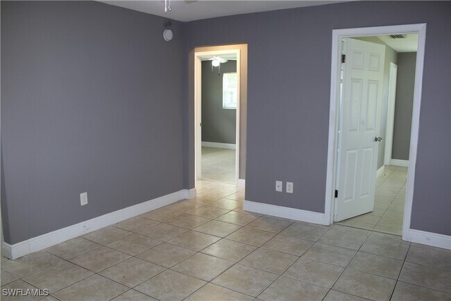 Foto del edificio - 334 Cape Coral Pkwy W