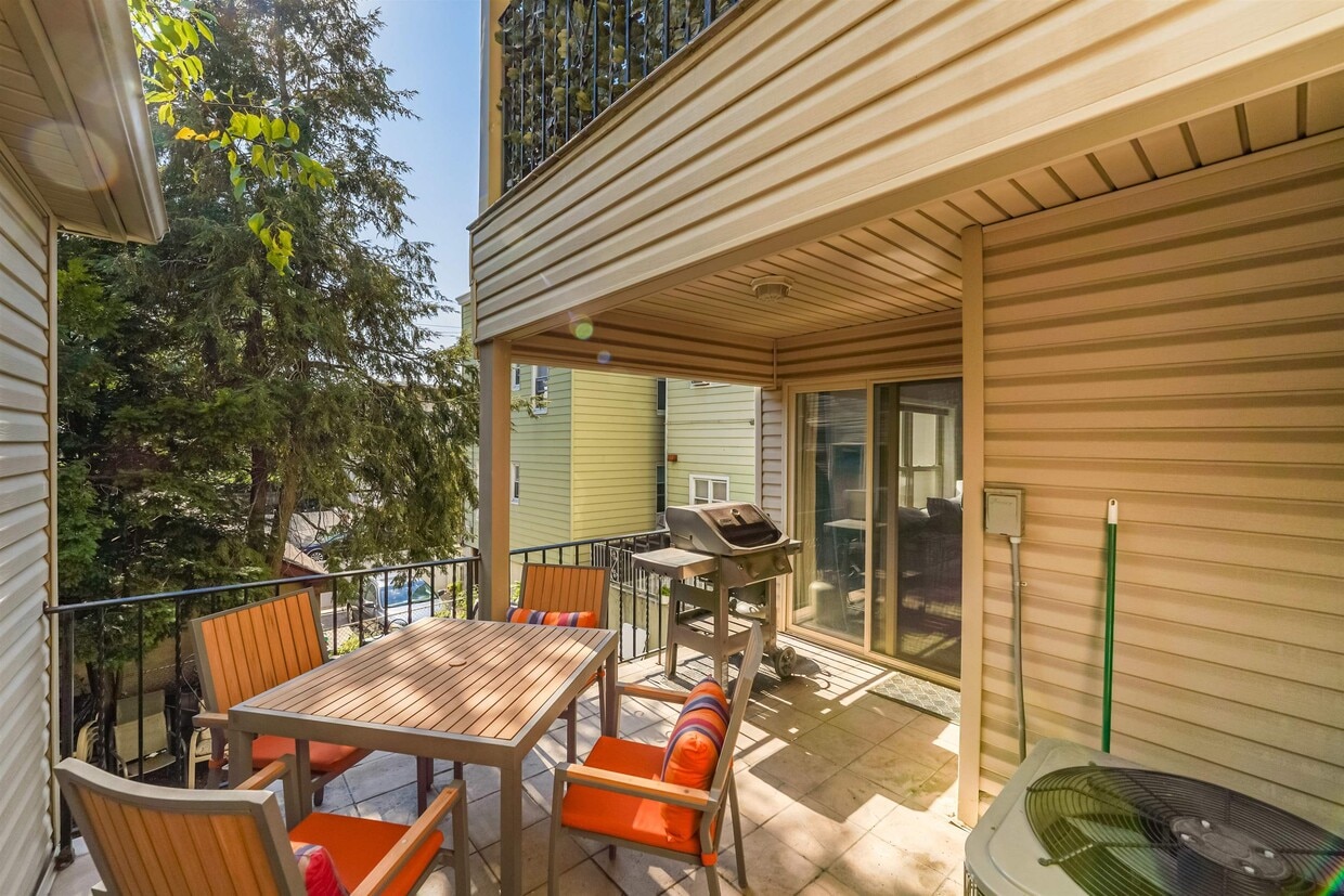 304 Palisade Ave Unit 201, Union City, NJ 07087 Condo for Rent in