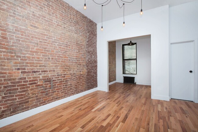 Building Photo - 454 E 138th St