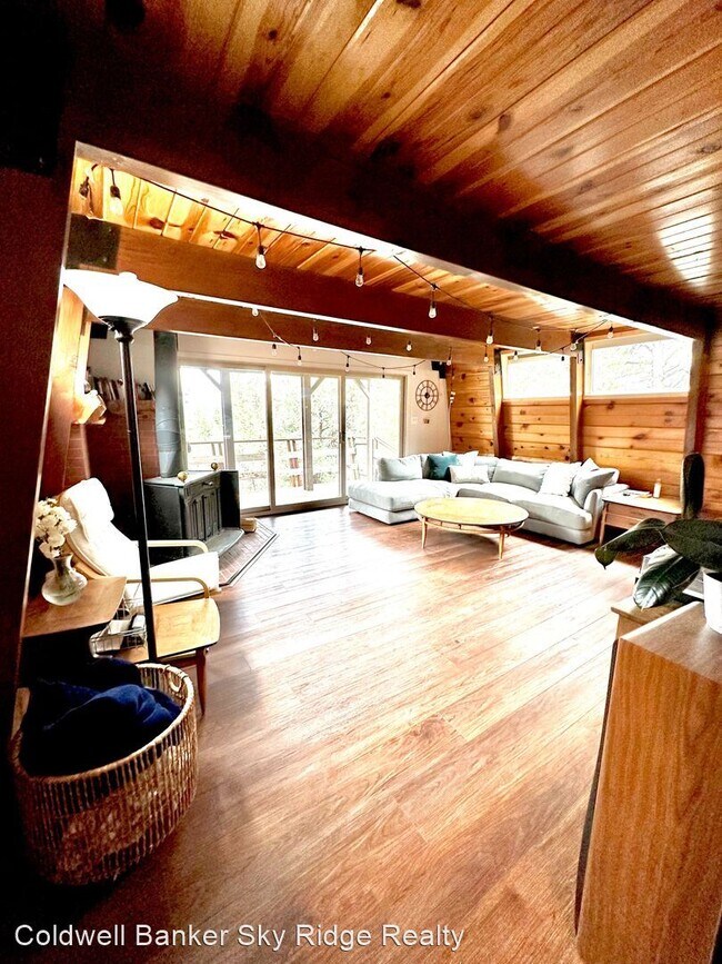 Building Photo - 3 br, 2 bath House - 864 Panamint Mountain...