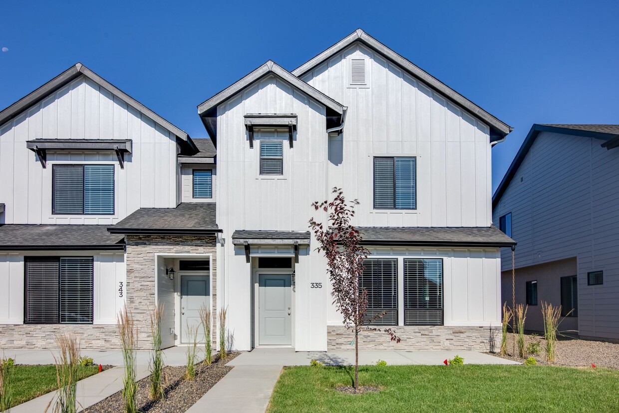 Primary Photo - Baraya Townhomes: Modern Townhomes for Ren...