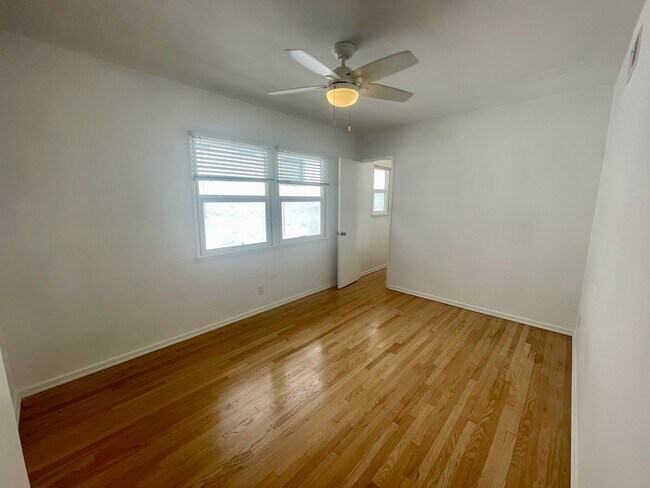Building Photo - 1234 N Harper Ave