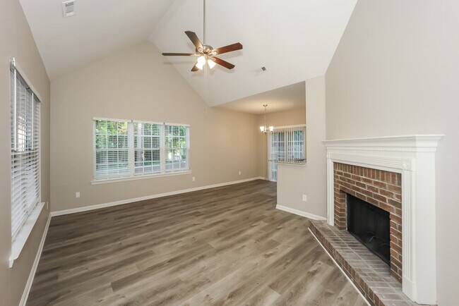 Foto del edificio - 542 N Fairfield Dr