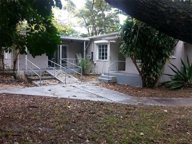 Building Photo - 2447 Pierce St