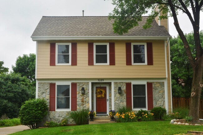 Foto del edificio - 5105 Westwood Dr