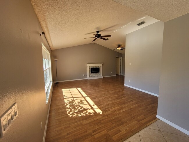 Building Photo - 626 N Goodrich Dr