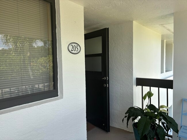 Building Photo - 2840 Casa Way