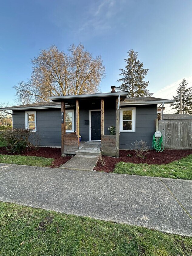 Primary Photo - Cozy Updated Home Puyallup!