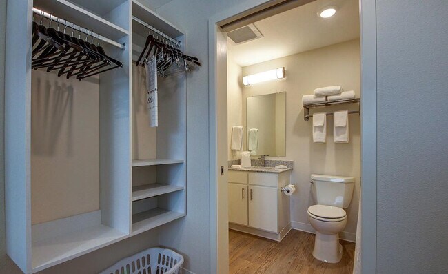 Foto del edificio - 2220 N Glenville Dr