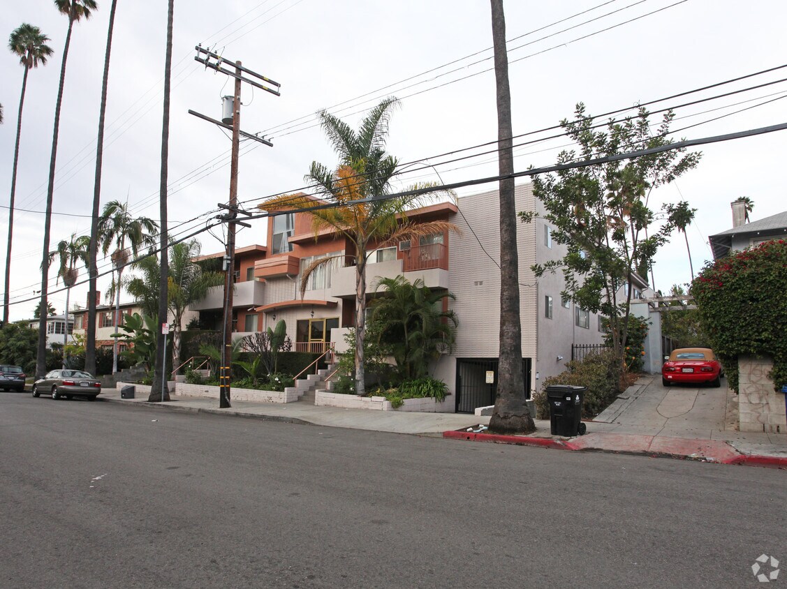 Primary Photo - 1835 Taft Ave