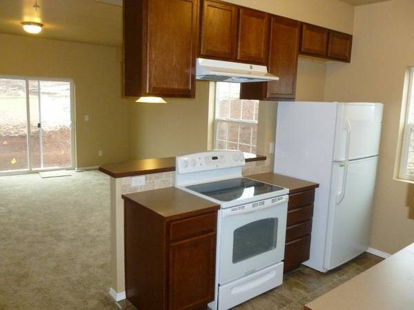 Foto del edificio - 3 BED TOWNHOME READY SOON!!
