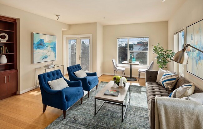 Building Photo - Beautiful Two-Bedroom Condo in Roosevelt N...