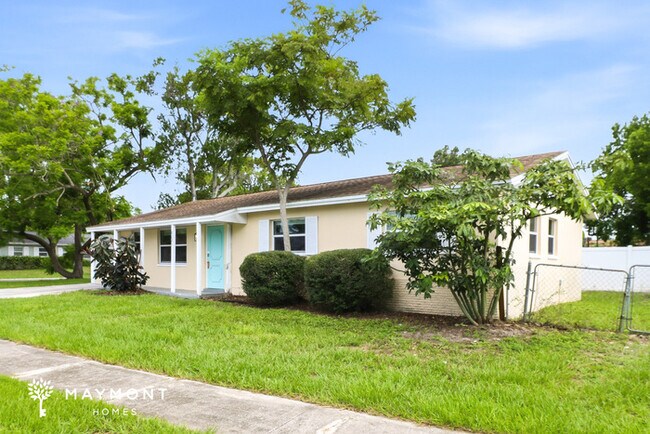 Foto del edificio - 8221 Jacaranda Ave
