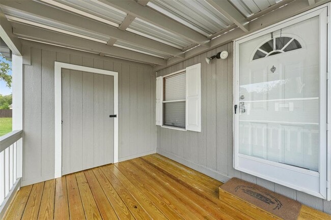 Building Photo - 21601 Dogwood Dr