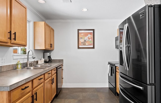 Foto del edificio - 2182 W Warren Ave