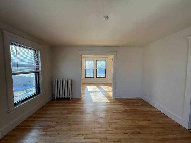 Foto del edificio - 248 N Main St