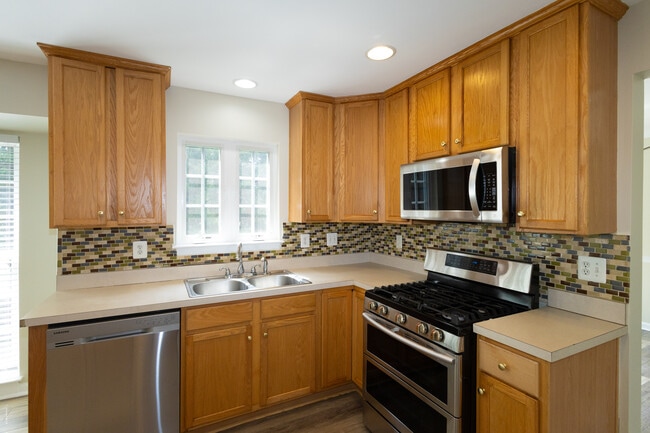 Building Photo - 35270 Overlook Dr