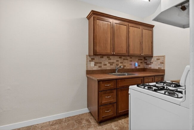 Foto del edificio - 1324 N Peterson Ave