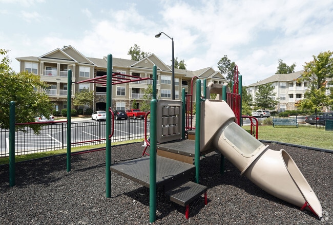 Building Photo - Greystone at Widewaters