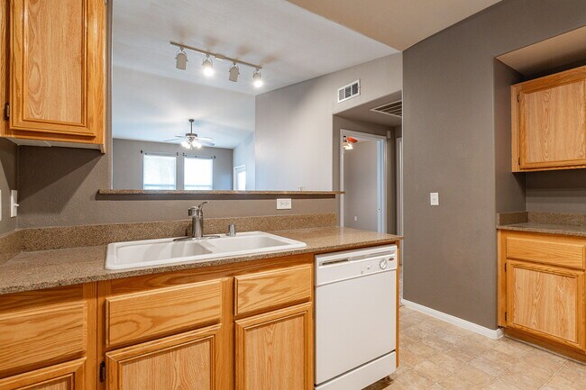 Foto del edificio - 10001 Peace Way