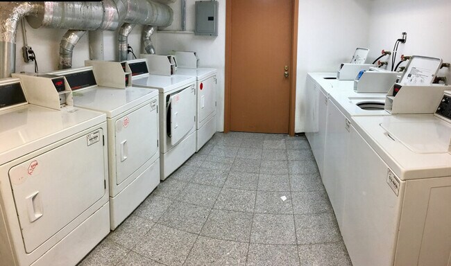 Foto del edificio - 305 E 95th St