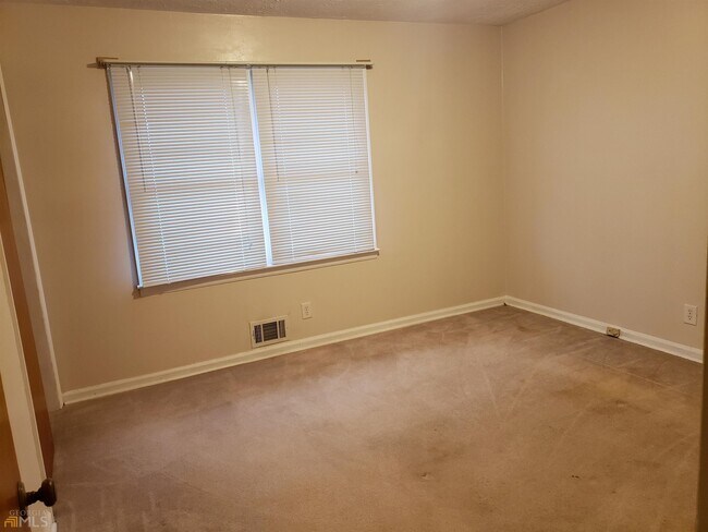 Building Photo - 3029 Bobolink Dr