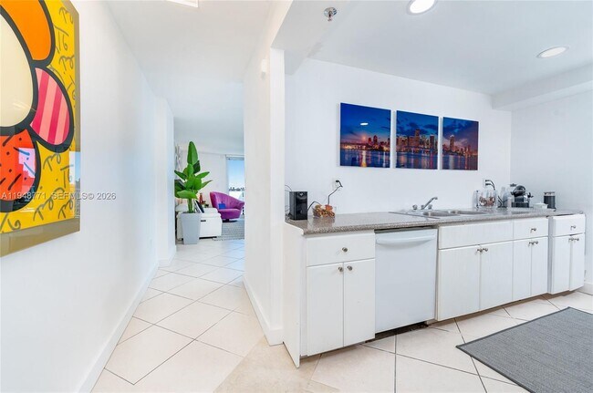 Foto del edificio - 7933 West Dr